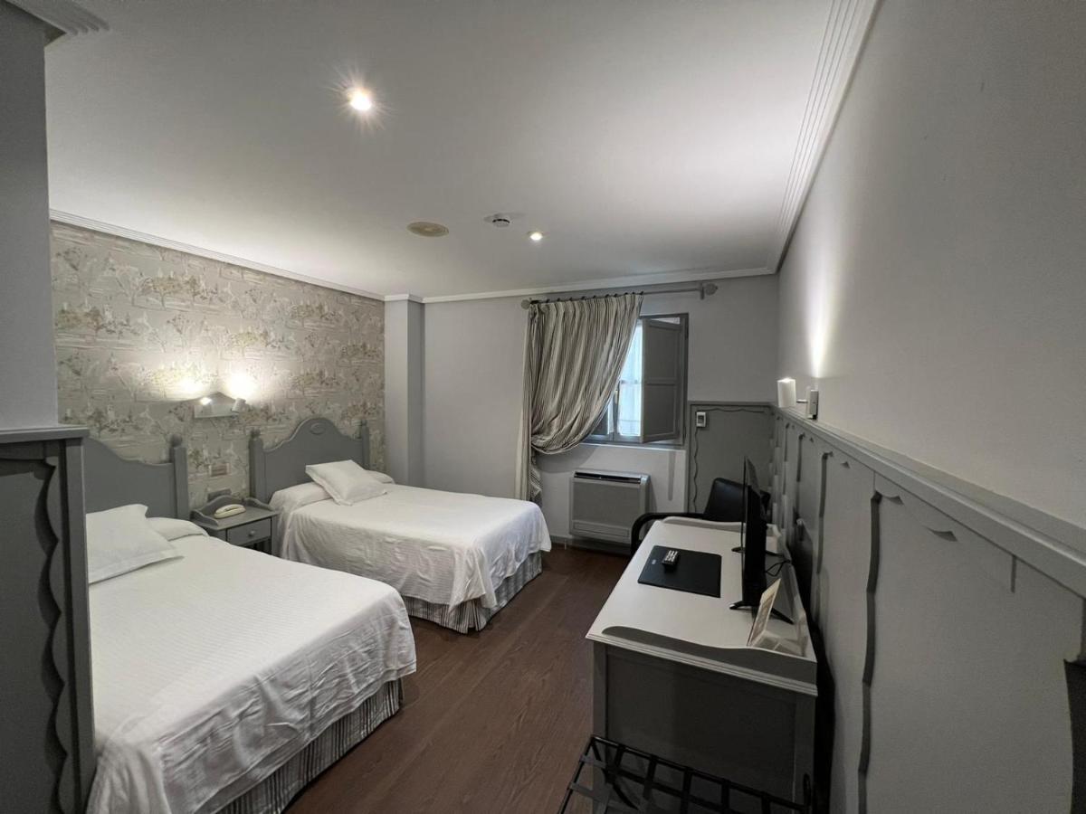 Hotel Комильяс Экстерьер фото