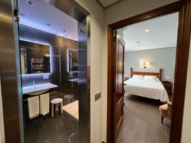 Hotel Комильяс Экстерьер фото