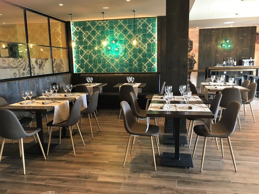Hotel Комильяс Экстерьер фото